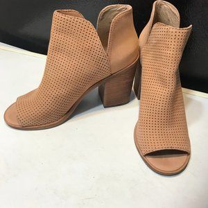 Suede open toes bootie